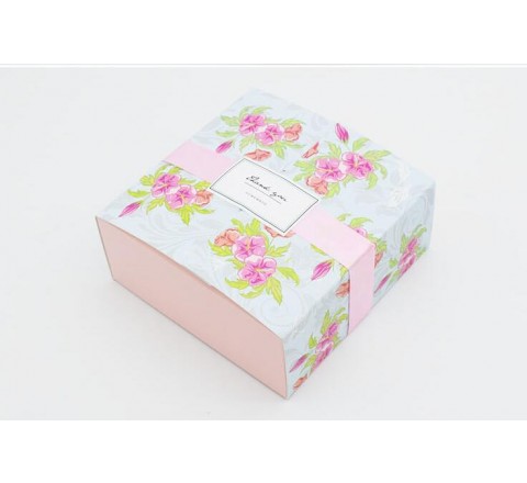 Boxes with Ribbon Flower    